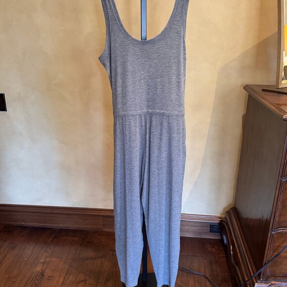 Vuori Lux Harem Jumpsuit - Grey - Size Small - Athlesiure wear- Activewear - Picture 9 of 9